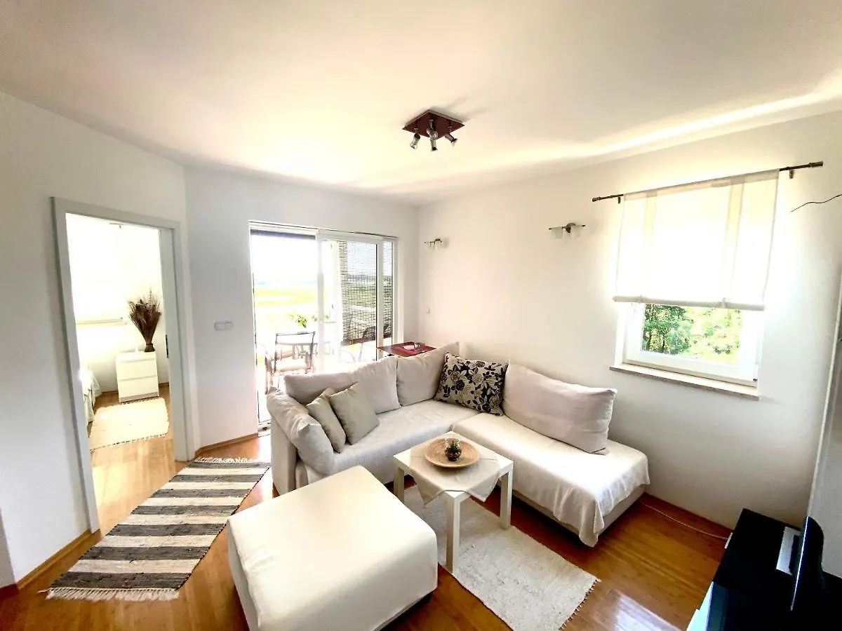 Cozy Apartment ポレッチ